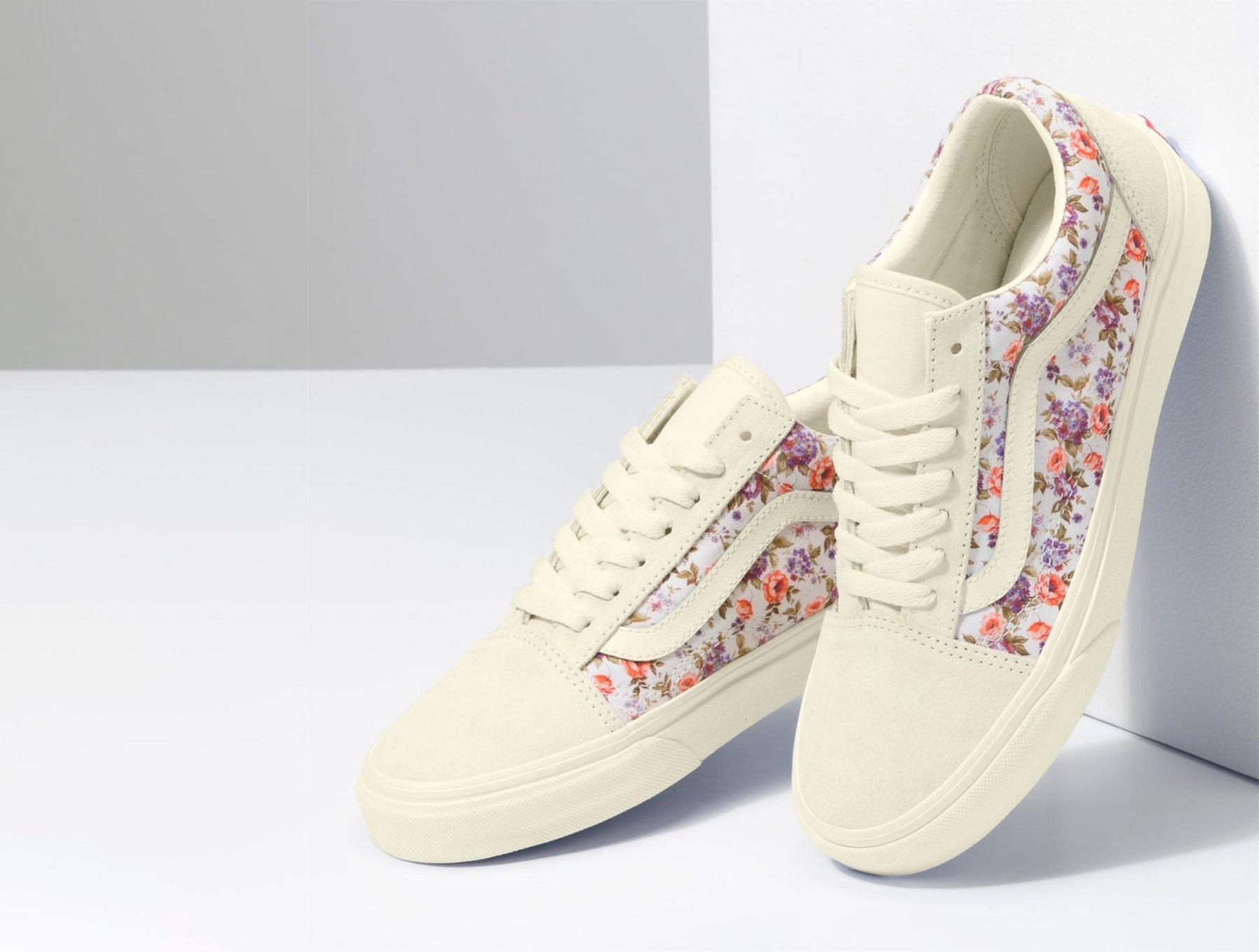 Zapatilla Vans Old Skool Vintage Floral Mujer Blanco