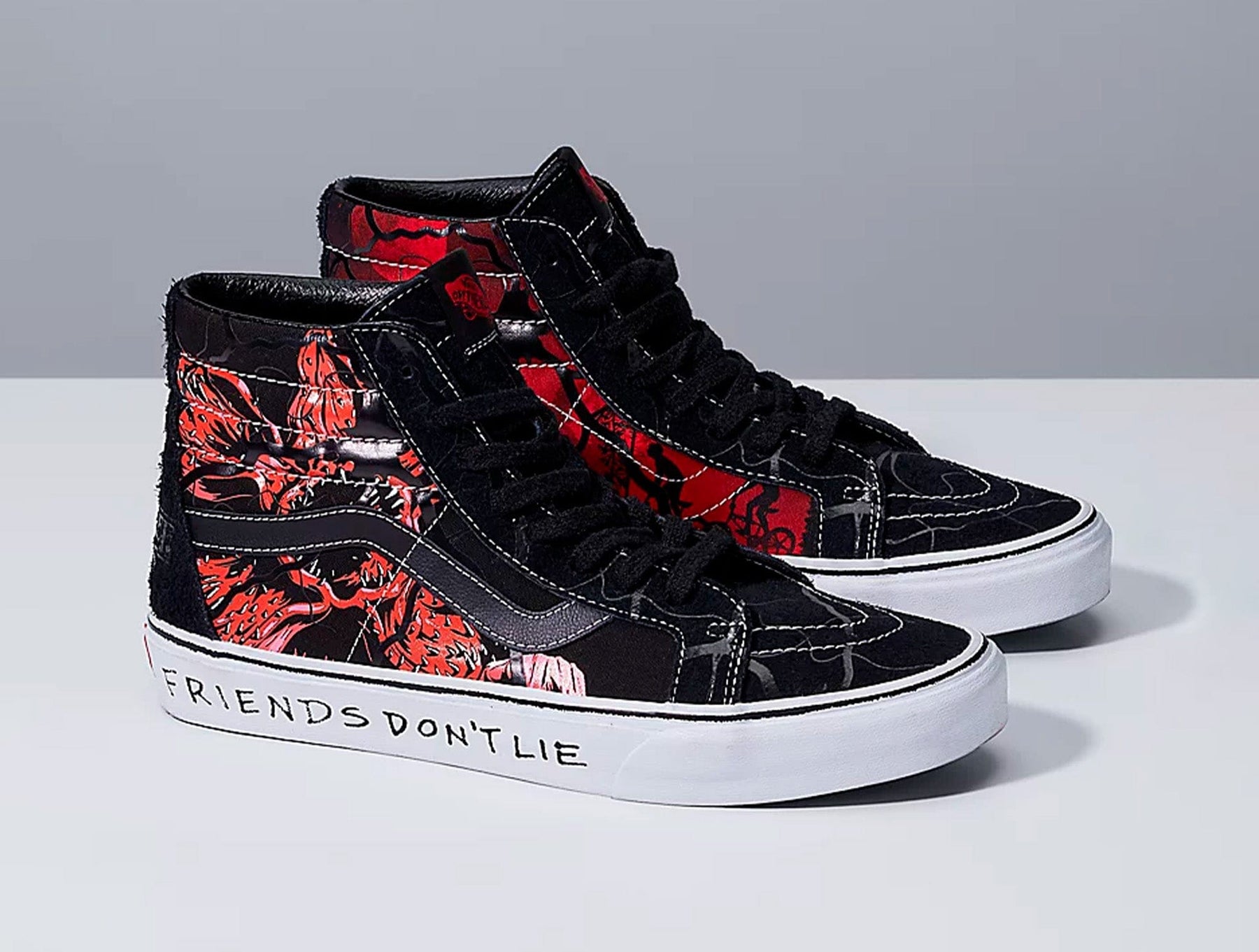 Zapatilla Vans Sk8-Hi Reissue Stranger Things Hombre Negro