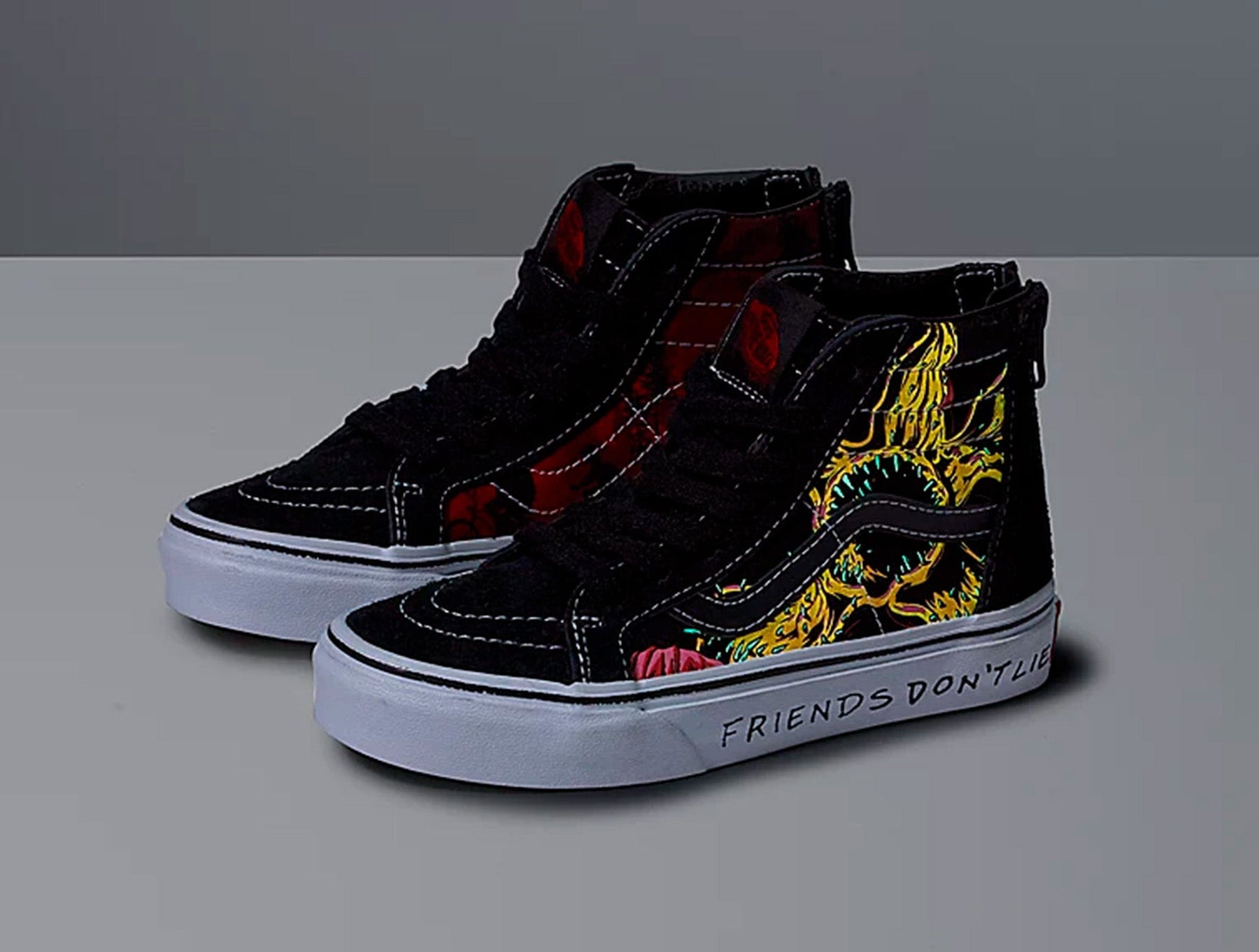 Zapatilla Vans Sk8-Hi Zip Stranger Things Junior Negro