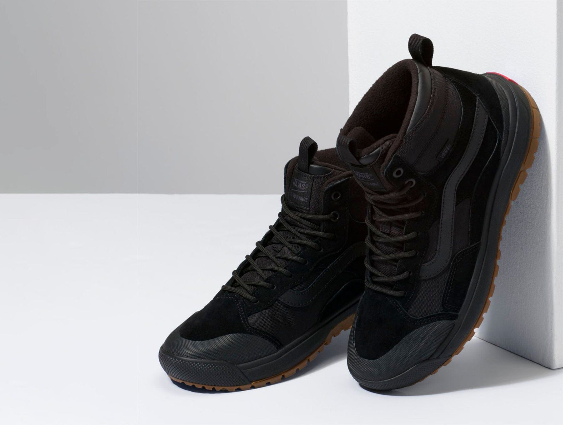 Zapatilla Vans Ultrarange Exo Mte Hombre Negro