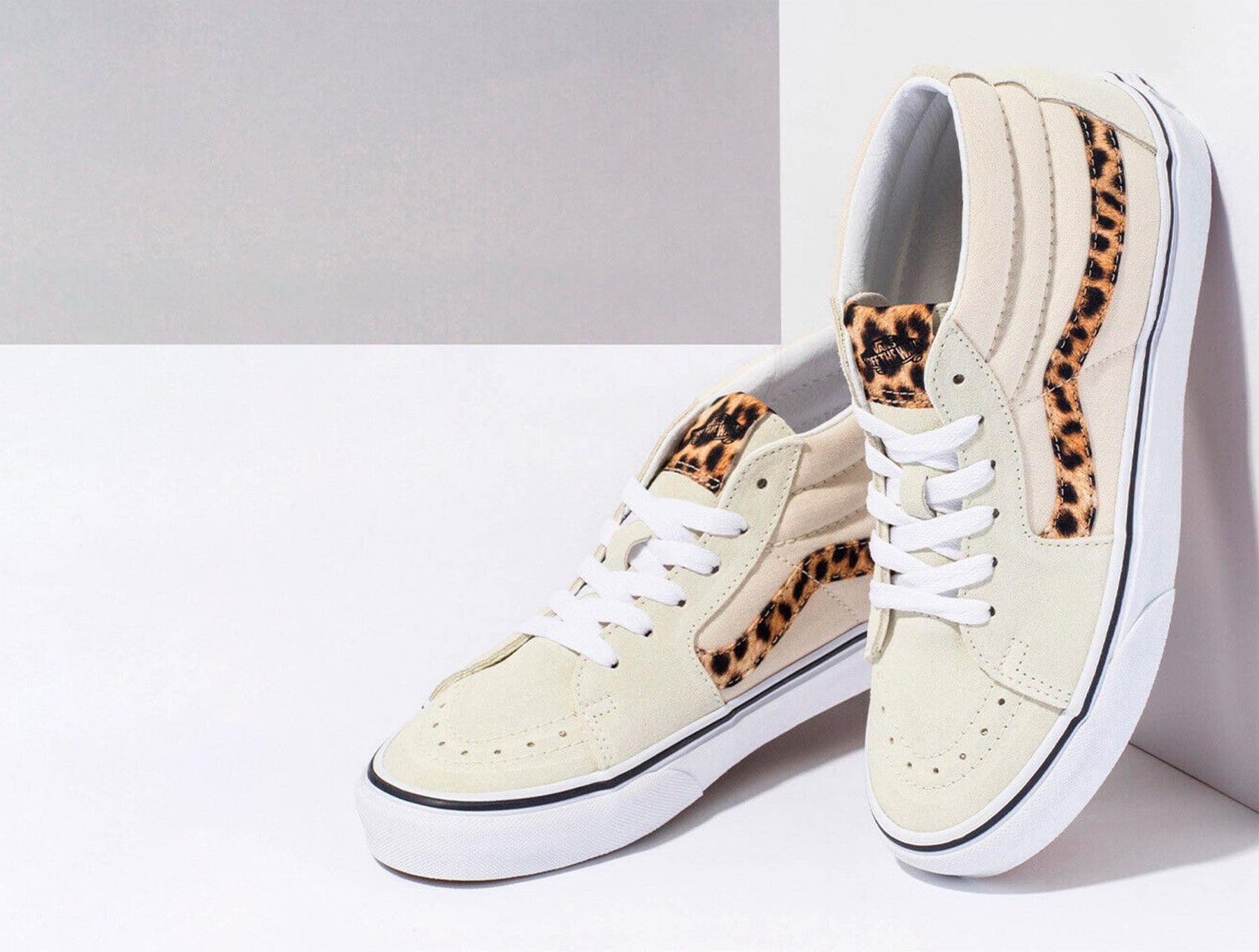 Zapatilla VaNS Sk8-Mid Mujer Beige