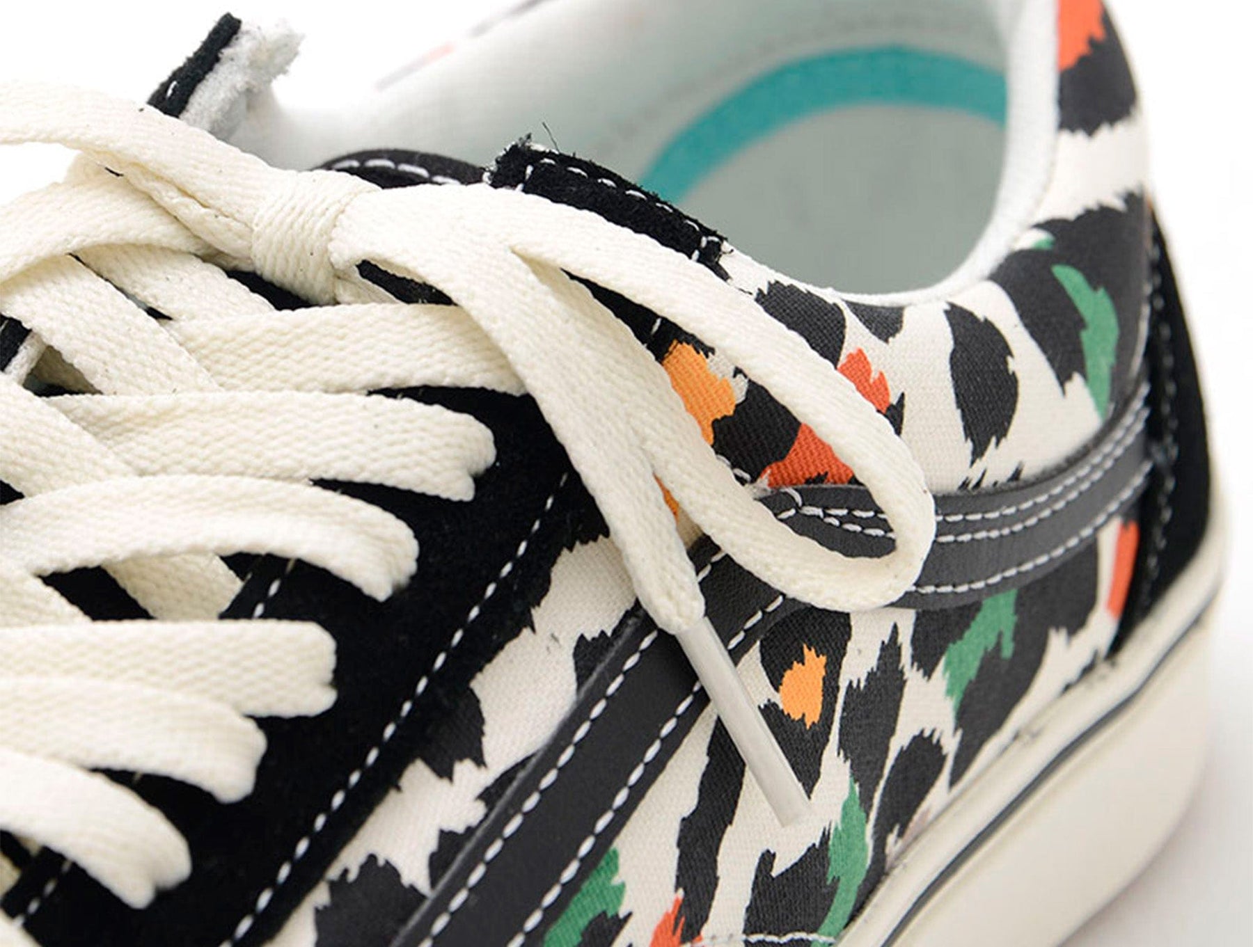 Zapatilla Vans Comfycush Old Skool Mini Leopard Mujer Negro